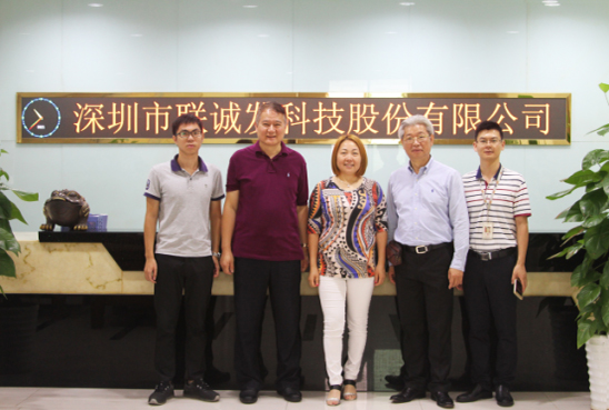 k1十年体育品牌前台合影