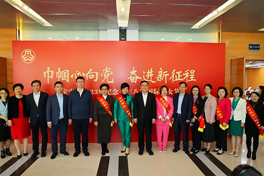 k1十年体育品牌总裁龙平芳获评“宝安区三八红旗手”荣誉称号 