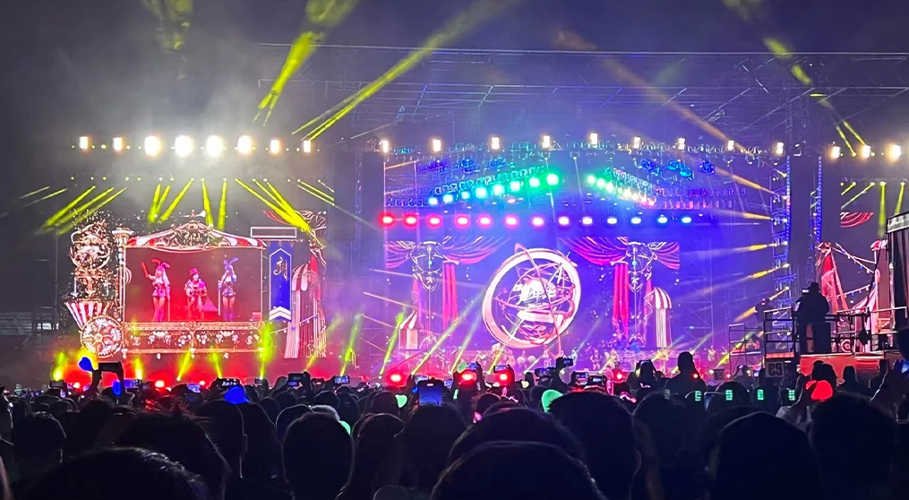 k1十年体育品牌LED冰屏和荧光棒系列产品“嗨爆”周杰伦悉尼演唱会！