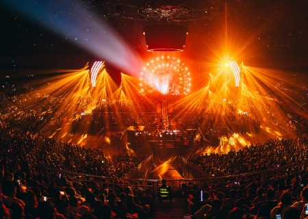 k1十年体育品牌LED显示屏闪耀痛仰乐队天津演唱会