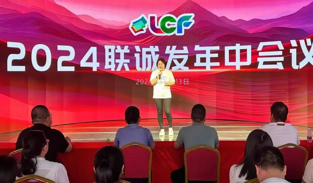 k1十年体育品牌创始人龙平芳